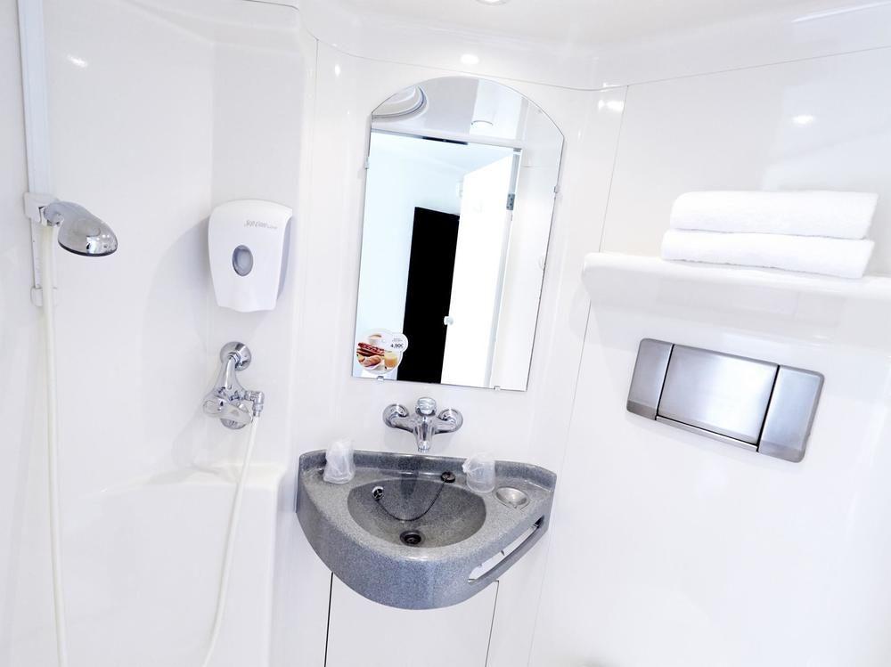 Hotel F1 Lyon Genay Massieux Esterno foto
