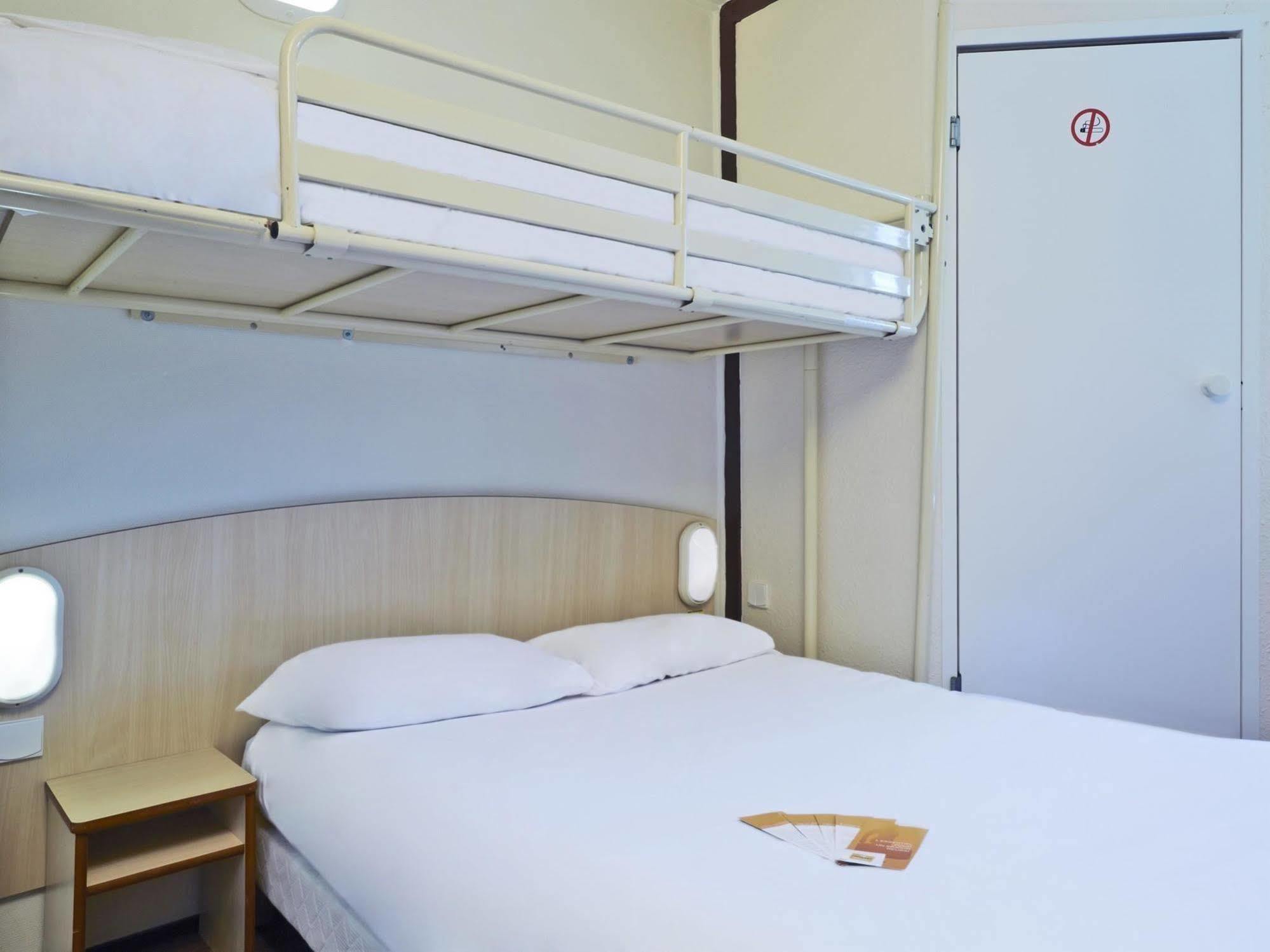 Hotel F1 Lyon Genay Massieux Esterno foto