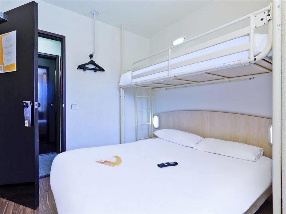 Hotel F1 Lyon Genay Massieux Esterno foto